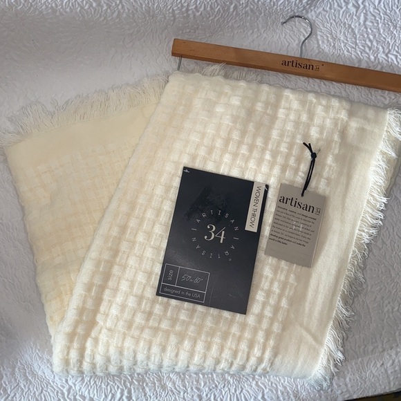 Artisan 34 Knit Throw Blanket 50" x 60" - Picture 1 of 8